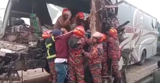 ঢাকা–মাওয়া এক্সপ্রেসওয়েতে বাস–ট্রাক সংঘর্ষে নিহত ১, আহত ১৫